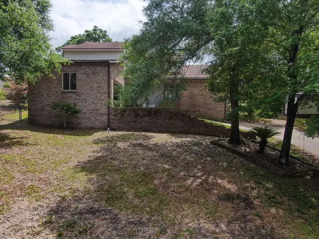 $450,000 | 825 Country Club Drive, DeFuniak Springs, FL 32435
