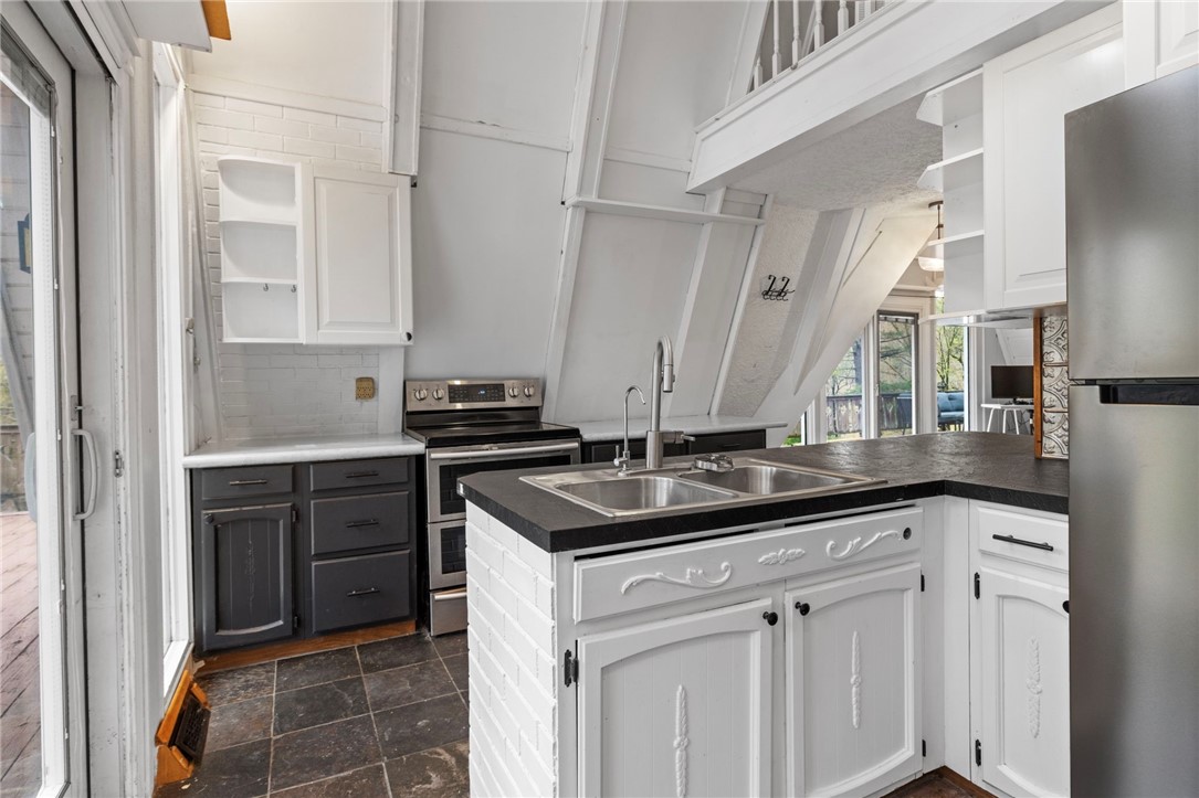 535 Log Road Smithfield, RI 02917 - Photo 7 of 48