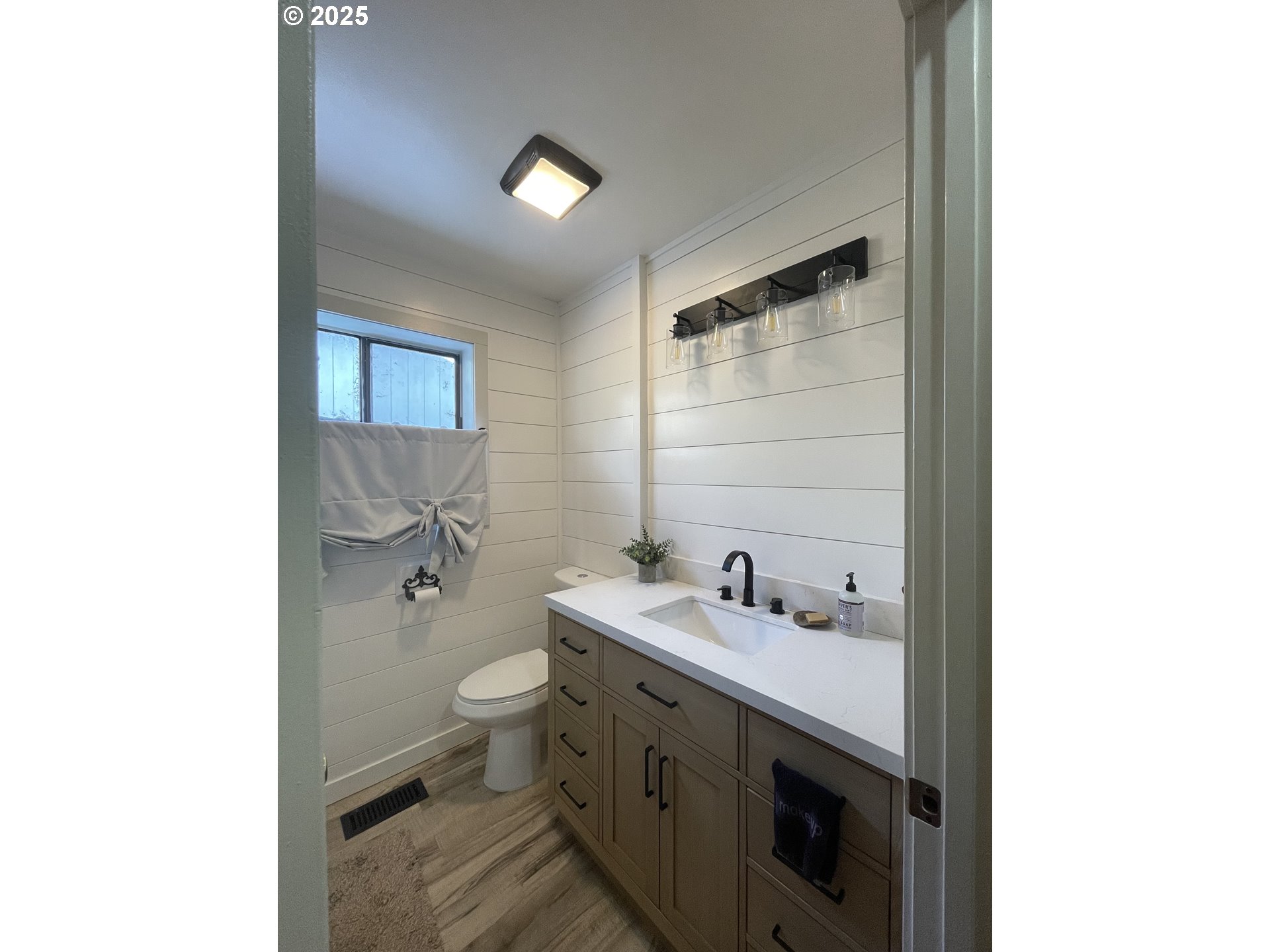 475 Burnham Avenue Maupin, OR 97037 - Photo 11 of 29