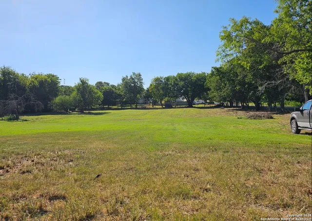 $114,991 | 1593 11th Street, Floresville, TX 78114