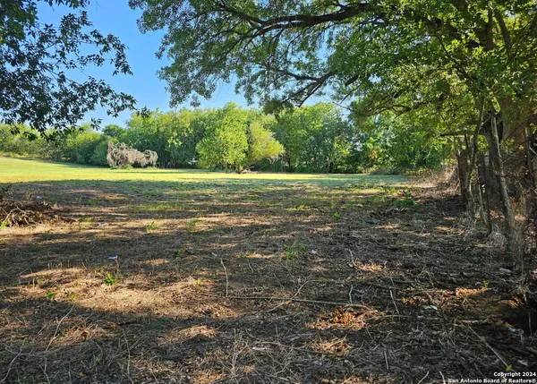 $114,991 | 1593 11th Street, Floresville, TX 78114