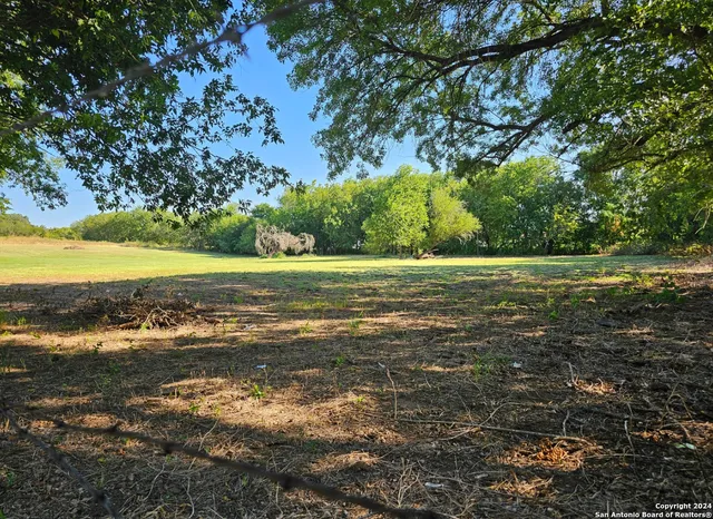 $114,991 | 1593 11th Street, Floresville, TX 78114