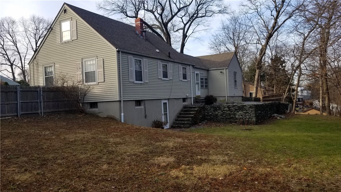 188 Sumner Avenue Warwick, RI 02888 - Photo 7 of 36