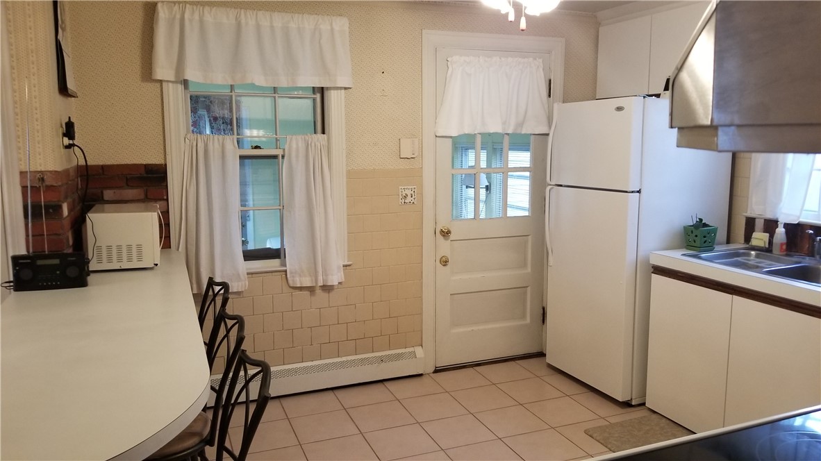 188 Sumner Avenue Warwick, RI 02888 - Photo 9 of 36