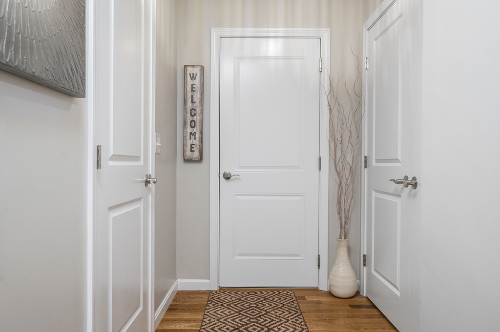 16 Farnum Street, Unit 16 Uxbridge, MA 01569 - Photo 14 of 34 a bathroom with a shower