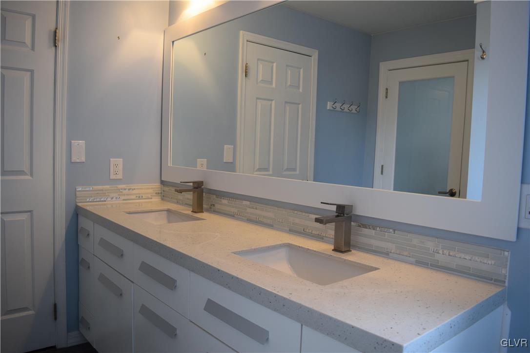 1054 Oldstone Road Allentown, PA 18103 - Photo 14 of 17 Gallery Image 14