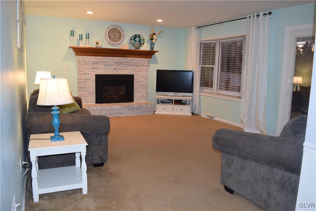 1054 Oldstone Road Allentown, PA 18103 - Photo 9 of 17 Gallery Image 9