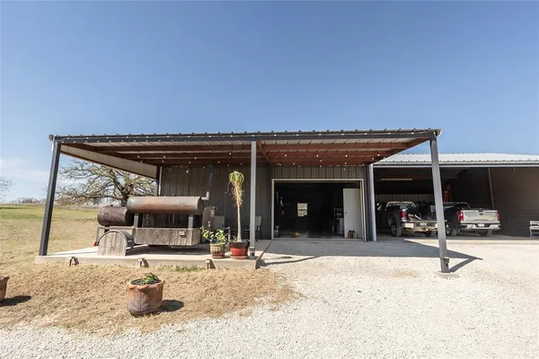 $1,200,000 | 2216 North Greenbrier Road, Nocona, TX 76255