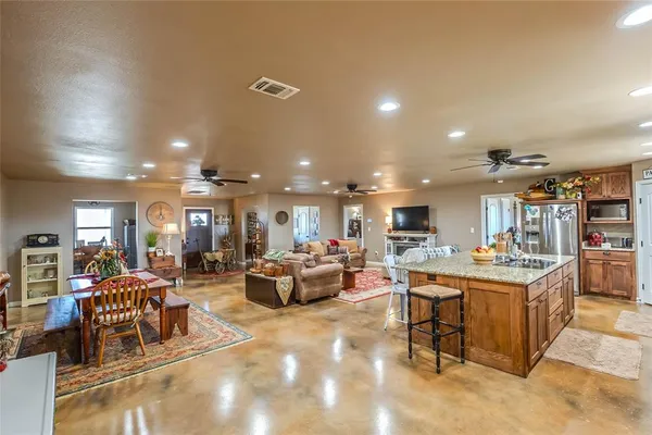 $1,200,000 | 2216 North Greenbrier Road, Nocona, TX 76255