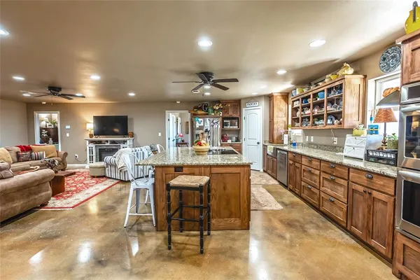 $1,200,000 | 2216 North Greenbrier Road, Nocona, TX 76255