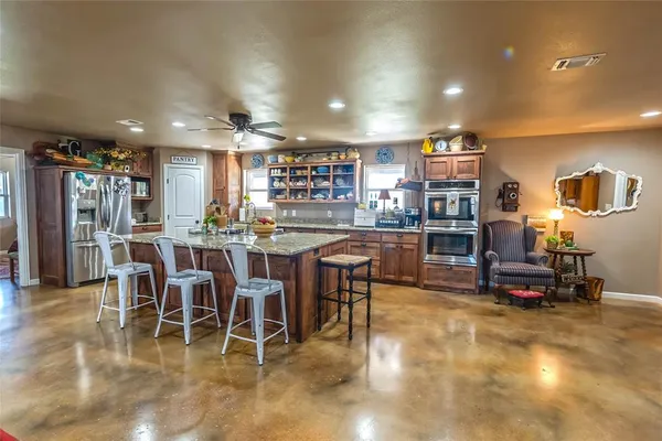 $1,200,000 | 2216 North Greenbrier Road, Nocona, TX 76255
