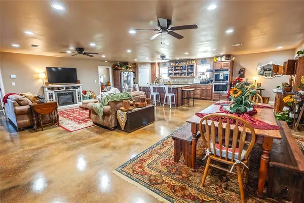$1,200,000 | 2216 North Greenbrier Road, Nocona, TX 76255