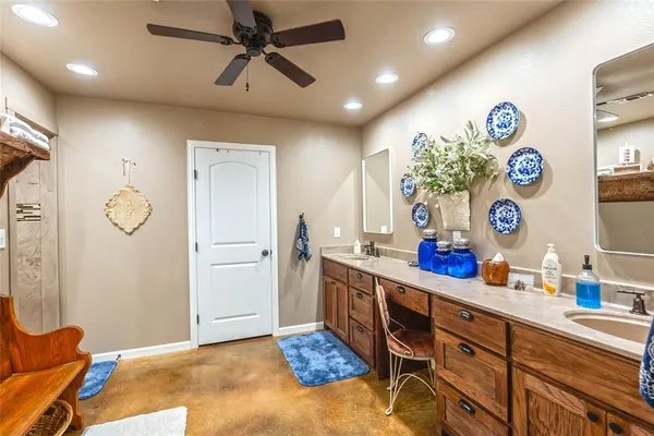 $1,200,000 | 2216 North Greenbrier Road, Nocona, TX 76255