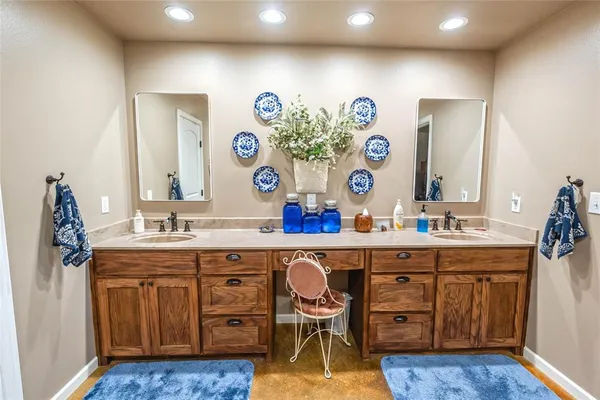 $1,200,000 | 2216 North Greenbrier Road, Nocona, TX 76255