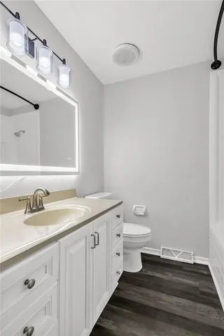 $260,000 | 300 North Holder Road, Independence, MO 64050