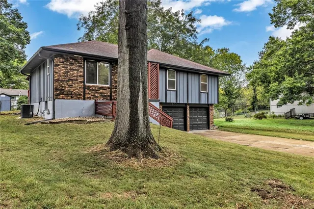 $260,000 | 300 North Holder Road, Independence, MO 64050