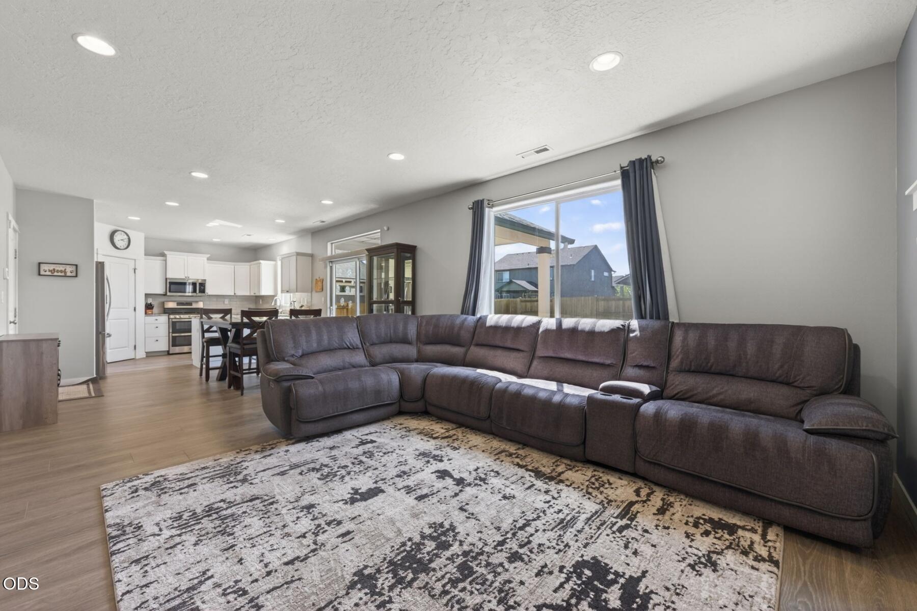 3461 Northwest 9th Street Redmond, OR 97756 - Photo 8 of 42