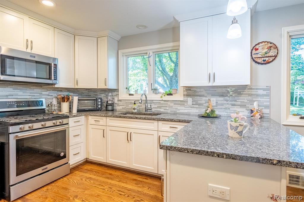 2180 Avoncrest Drive Rochester Hills, MI 48309 - Photo 14 of 46