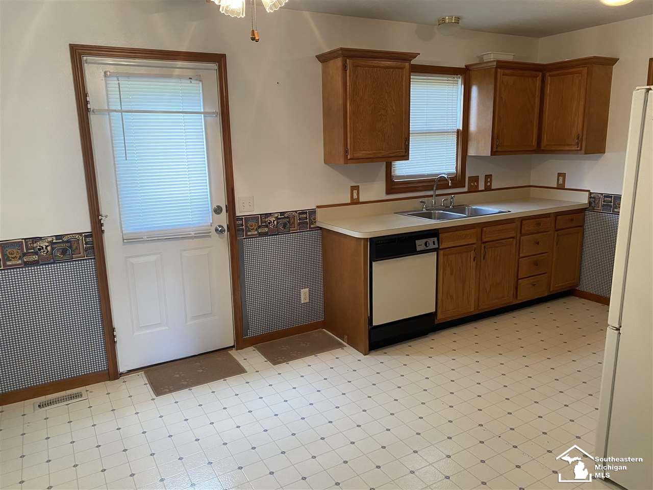 7235 Douglas Road Lambertville, MI 48144 - Photo 7 of 22