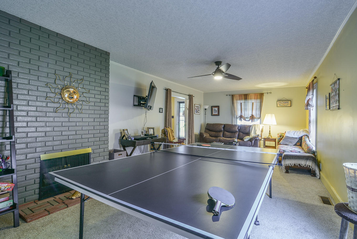 416 Union Street Erwin, TN 37650 - Photo 11 of 39 416 Union living room 3