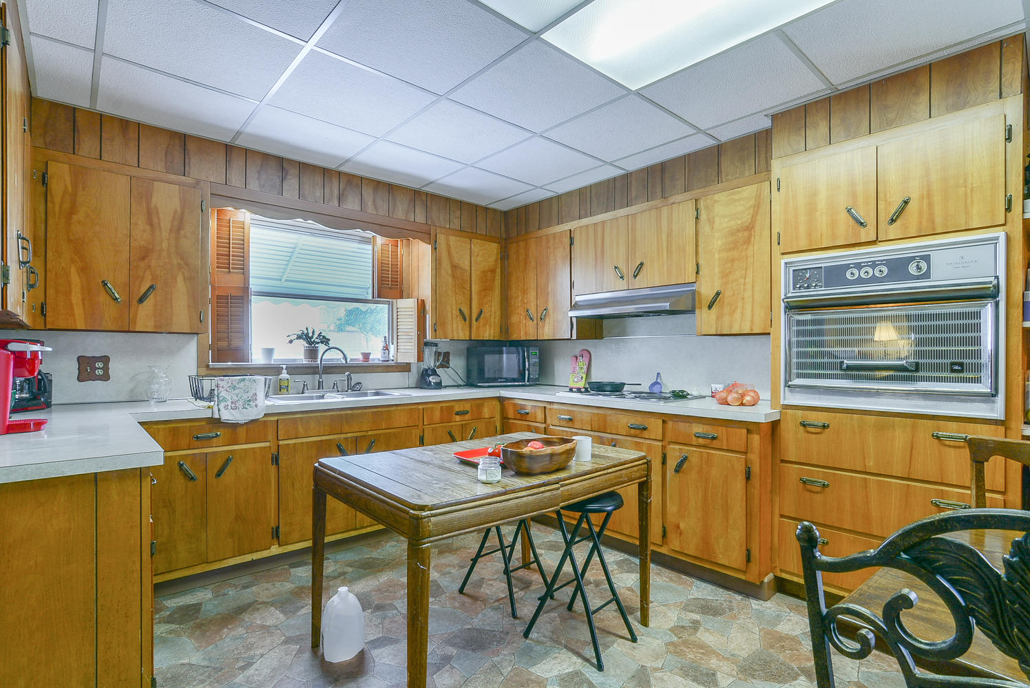 416 Union Street Erwin, TN 37650 - Photo 12 of 39 416 Union kitchen dining 1