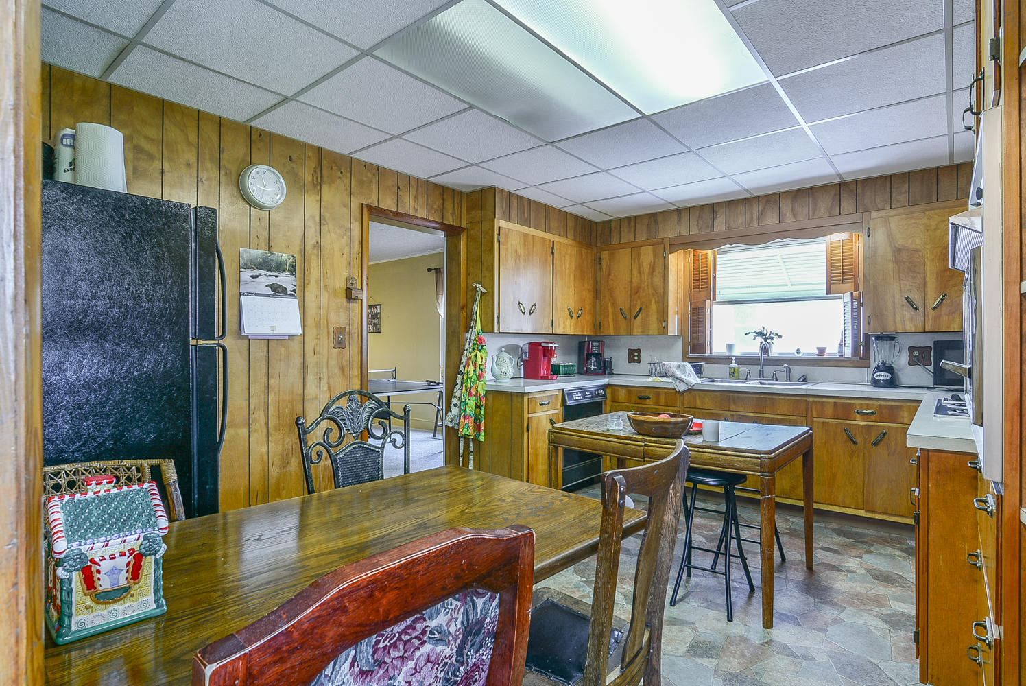 416 Union Street Erwin, TN 37650 - Photo 13 of 39 416 Union kitchen dining 4