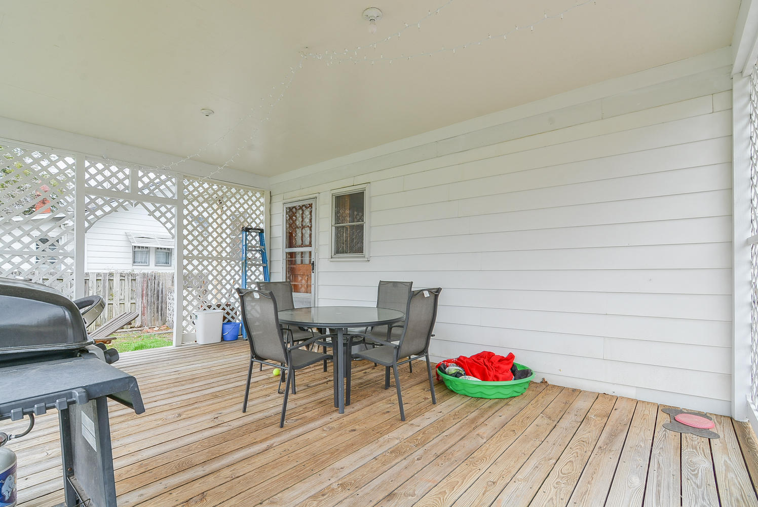 416 Union Street Erwin, TN 37650 - Photo 31 of 39 416 Union deck 2