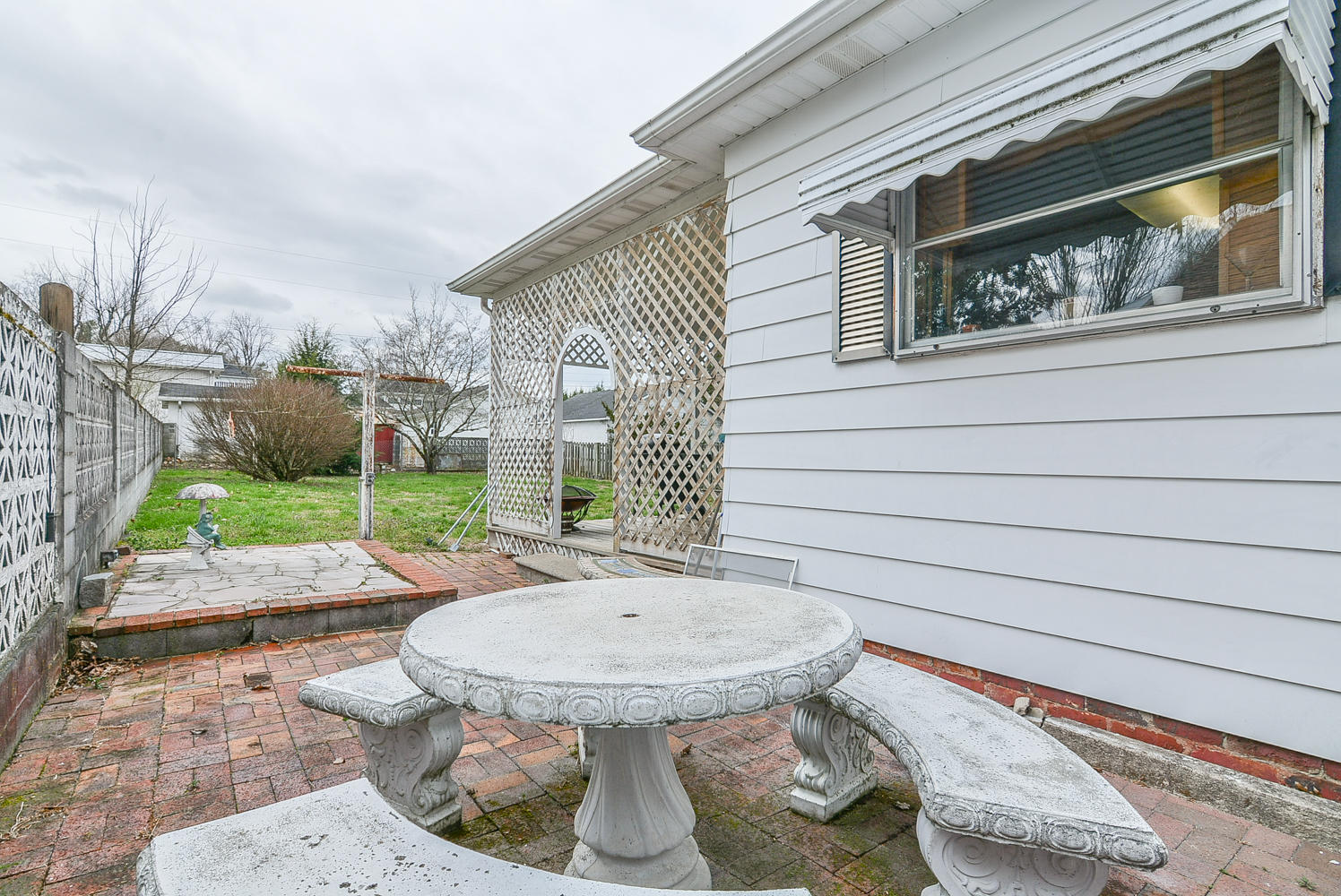 416 Union Street Erwin, TN 37650 - Photo 35 of 39 416 Union patio 2