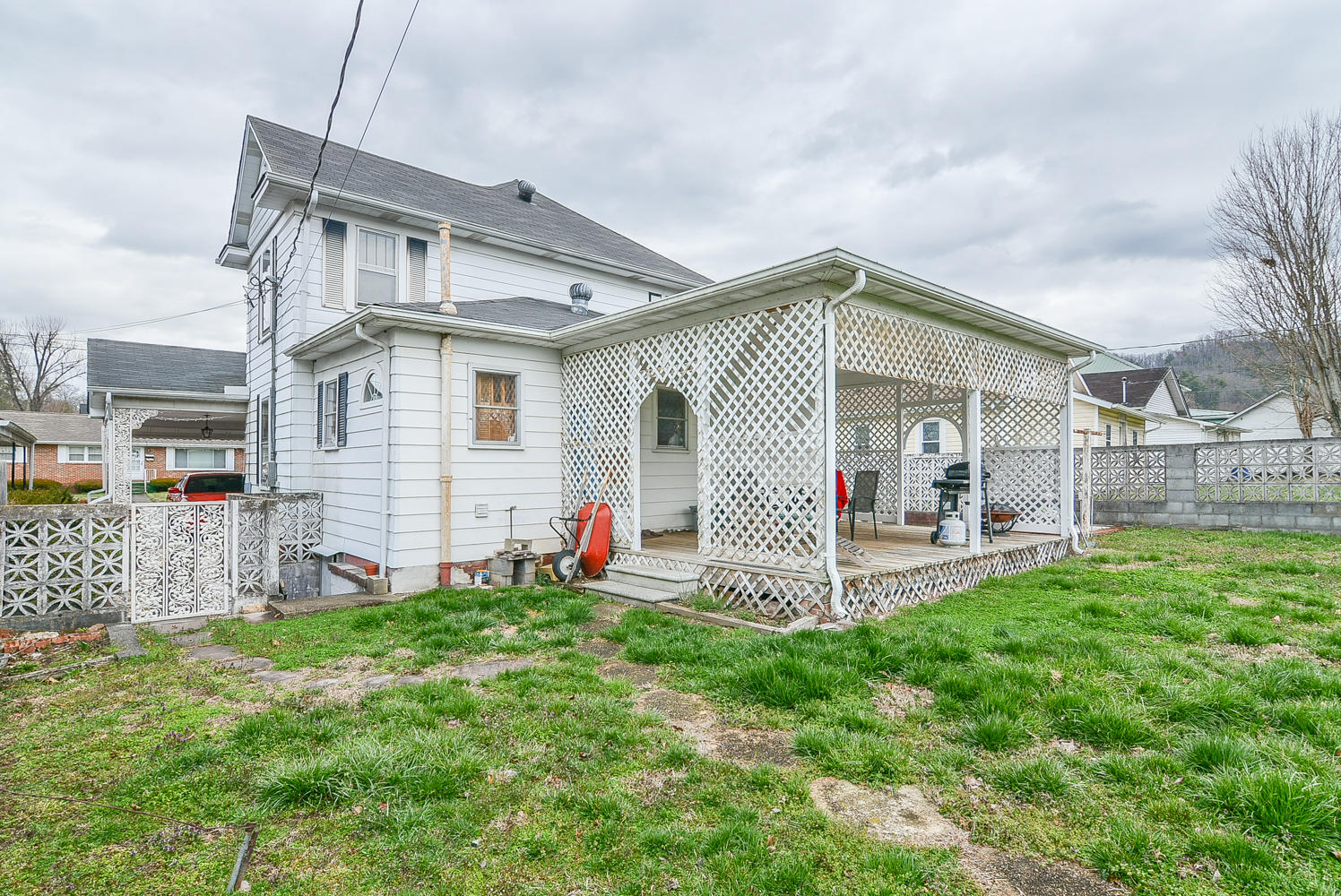 416 Union Street Erwin, TN 37650 - Photo 36 of 39 416 Union rear left