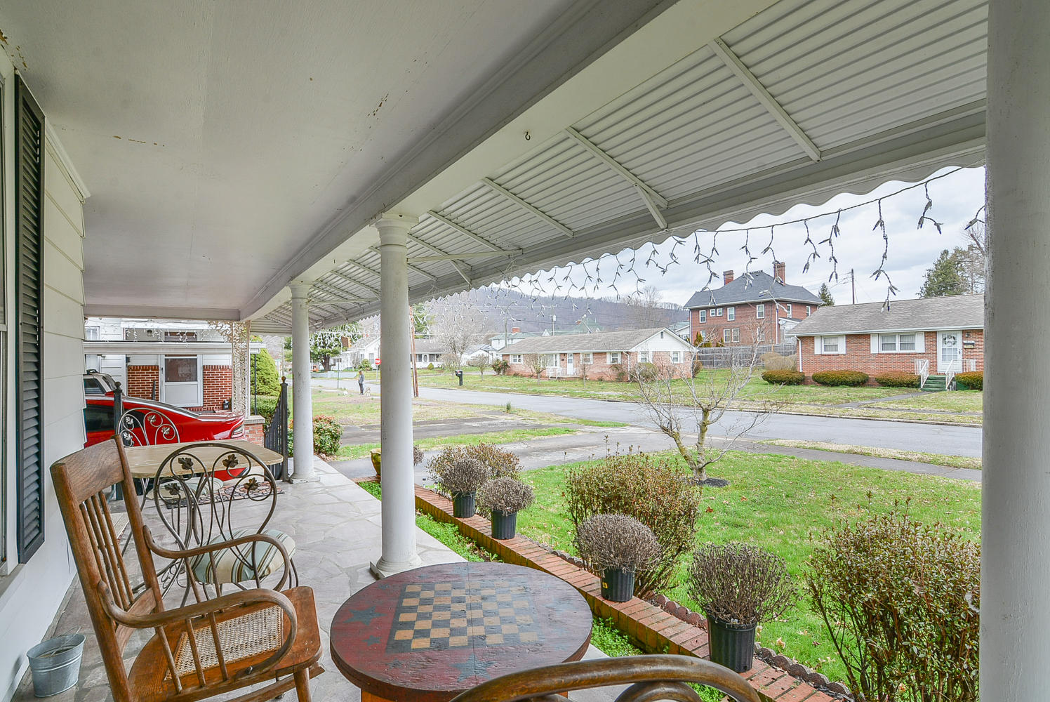 416 Union Street Erwin, TN 37650 - Photo 5 of 39 416 Union front porch 2
