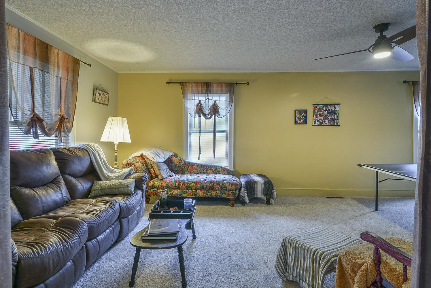 416 Union Street Erwin, TN 37650 - Photo 9 of 39 416 Union living room 1