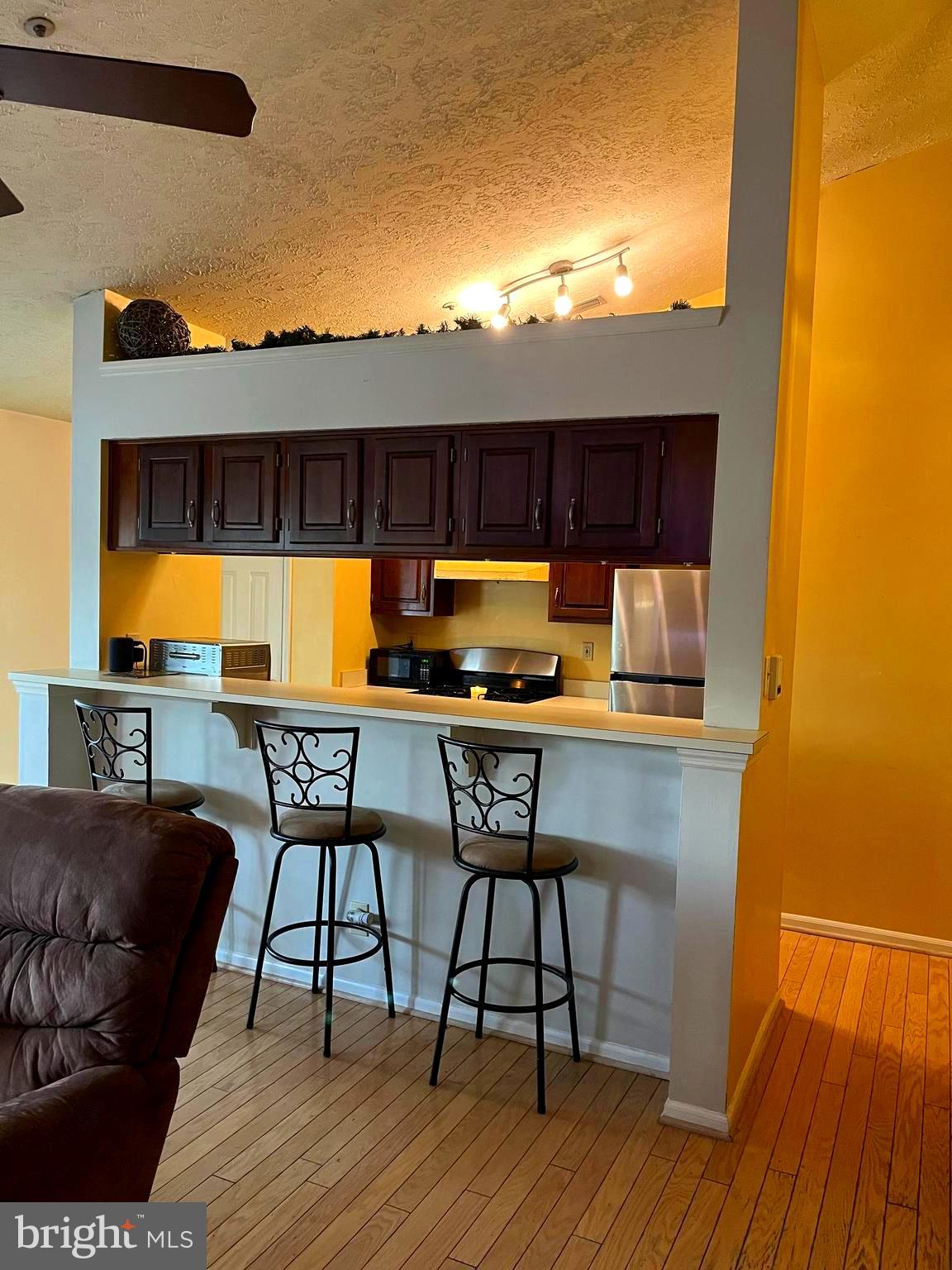 24 Inverness Circle Marlton, NJ 08053 - Photo 6 of 15 Kitchen w Bar
