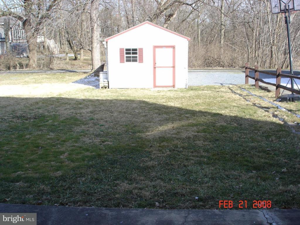 137 Riverside Avenue Lancaster, PA 17602 - Photo 3 of 14 Gallery Image 3