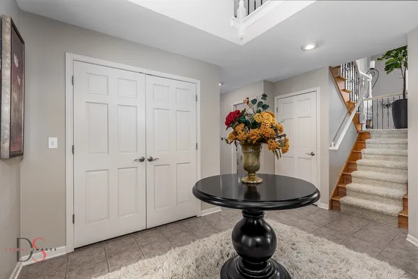 a room with furniture and flowers