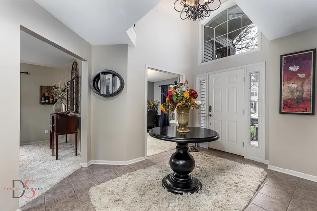 a view of entryway with furniture