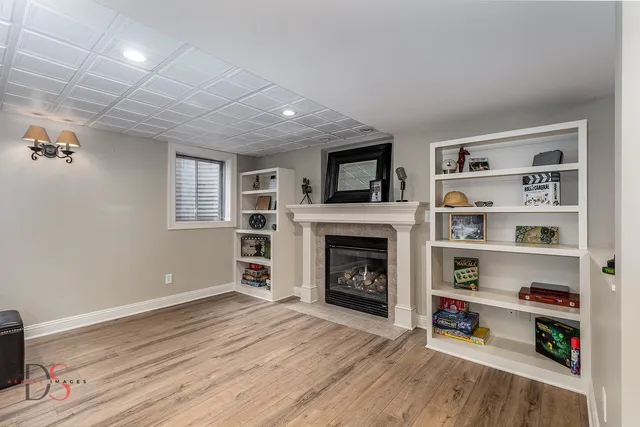 a view of livingroom with furniture and a fireplace