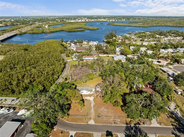 $325,000 | 611 29th Street East, Bradenton, FL 34208