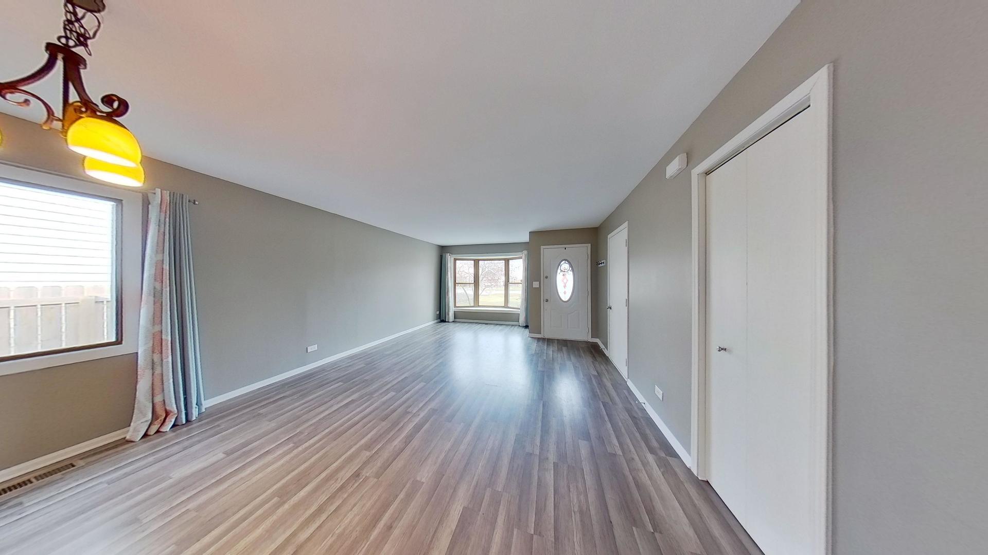 S074 Beverly Street Wheaton, IL 60187 - Photo 5 of 41 Gallery Image 5