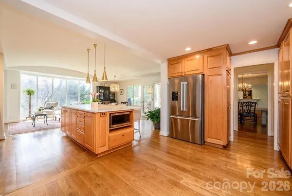$850,000 | 935 19th Avenue Northwest, Hickory, NC 28601