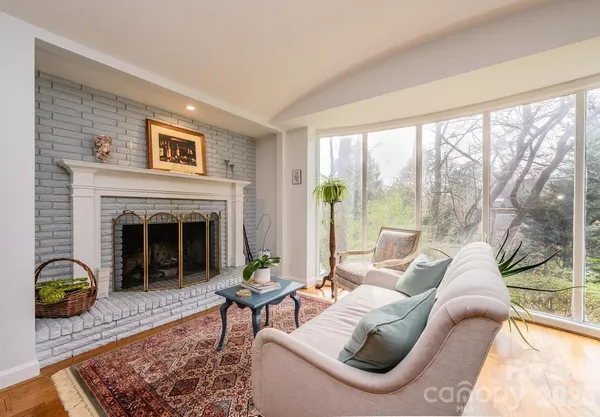 $850,000 | 935 19th Avenue Northwest, Hickory, NC 28601
