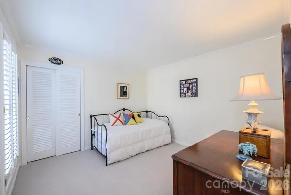 $850,000 | 935 19th Avenue Northwest, Hickory, NC 28601