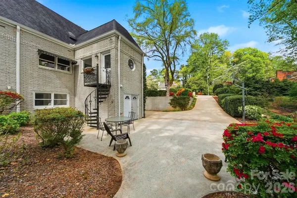 $850,000 | 935 19th Avenue Northwest, Hickory, NC 28601