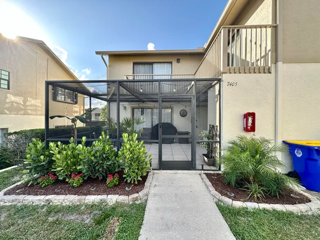 $255,740 | 7405 Southeast Jamestown Terrace, Unit BLDG 17, Hobe Sound, FL 33455