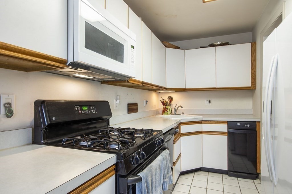 401 Pine Brook Drive, Unit 401 Peabody, MA 01960 - Photo 13 of 38