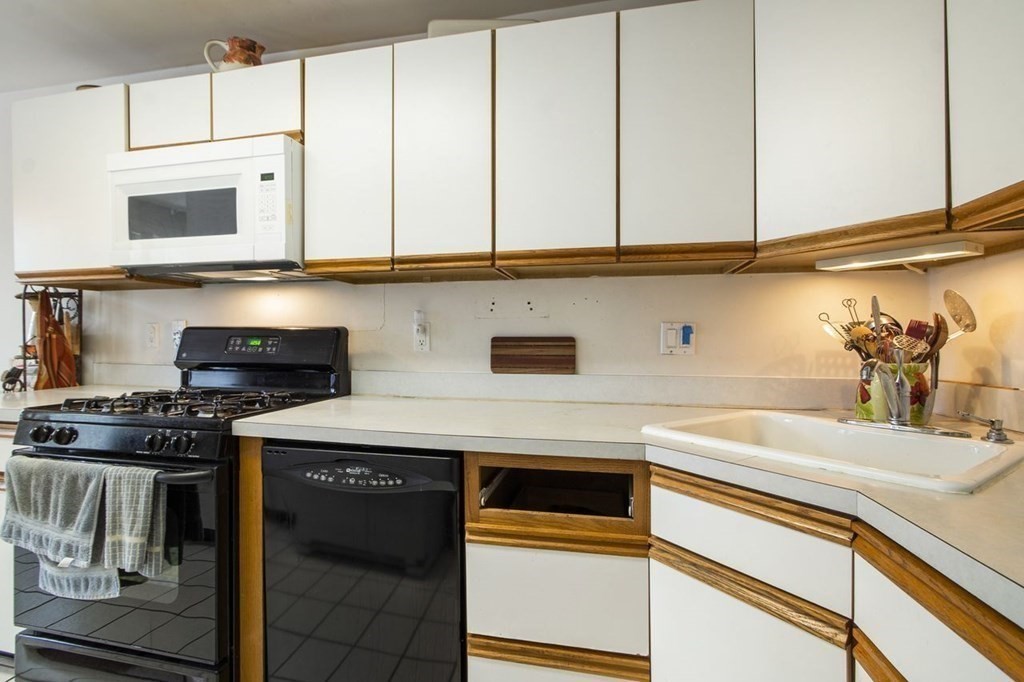 401 Pine Brook Drive, Unit 401 Peabody, MA 01960 - Photo 15 of 38