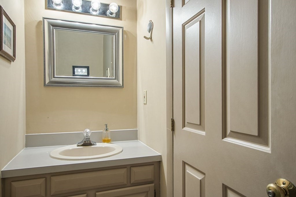 401 Pine Brook Drive, Unit 401 Peabody, MA 01960 - Photo 16 of 38