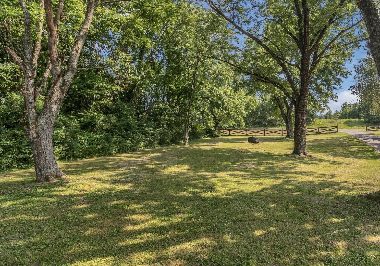 1441 Compton Road Murfreesboro, TN 37130 - Photo 4 of 26 a view of a water fountain and a yard