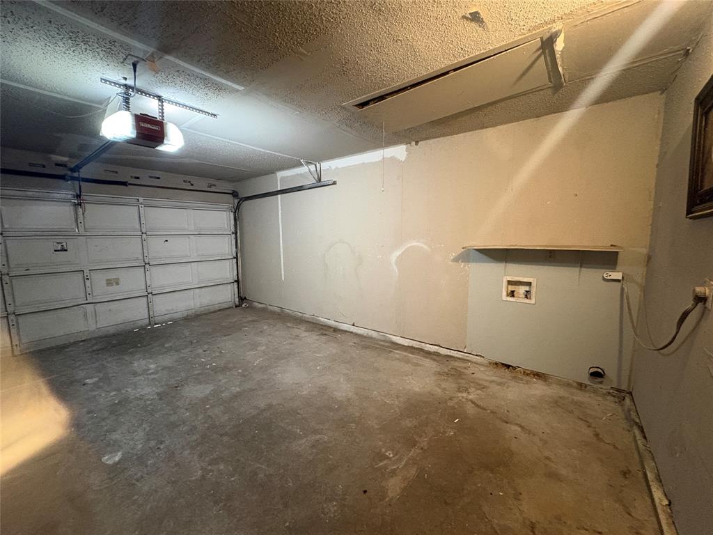 3309 Ridgeglen Circle Plano, TX 75074 - Photo 20 of 26 a view of a garage