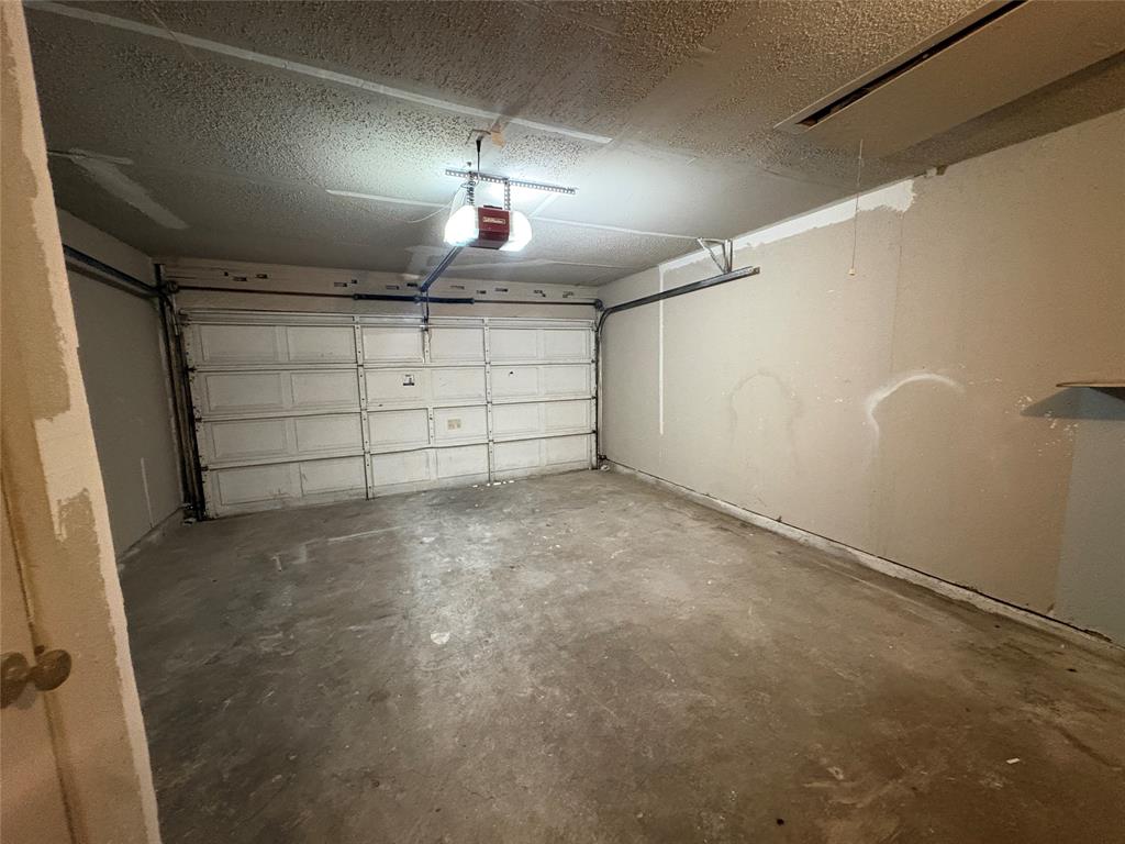 3309 Ridgeglen Circle Plano, TX 75074 - Photo 21 of 26 a view of a garage