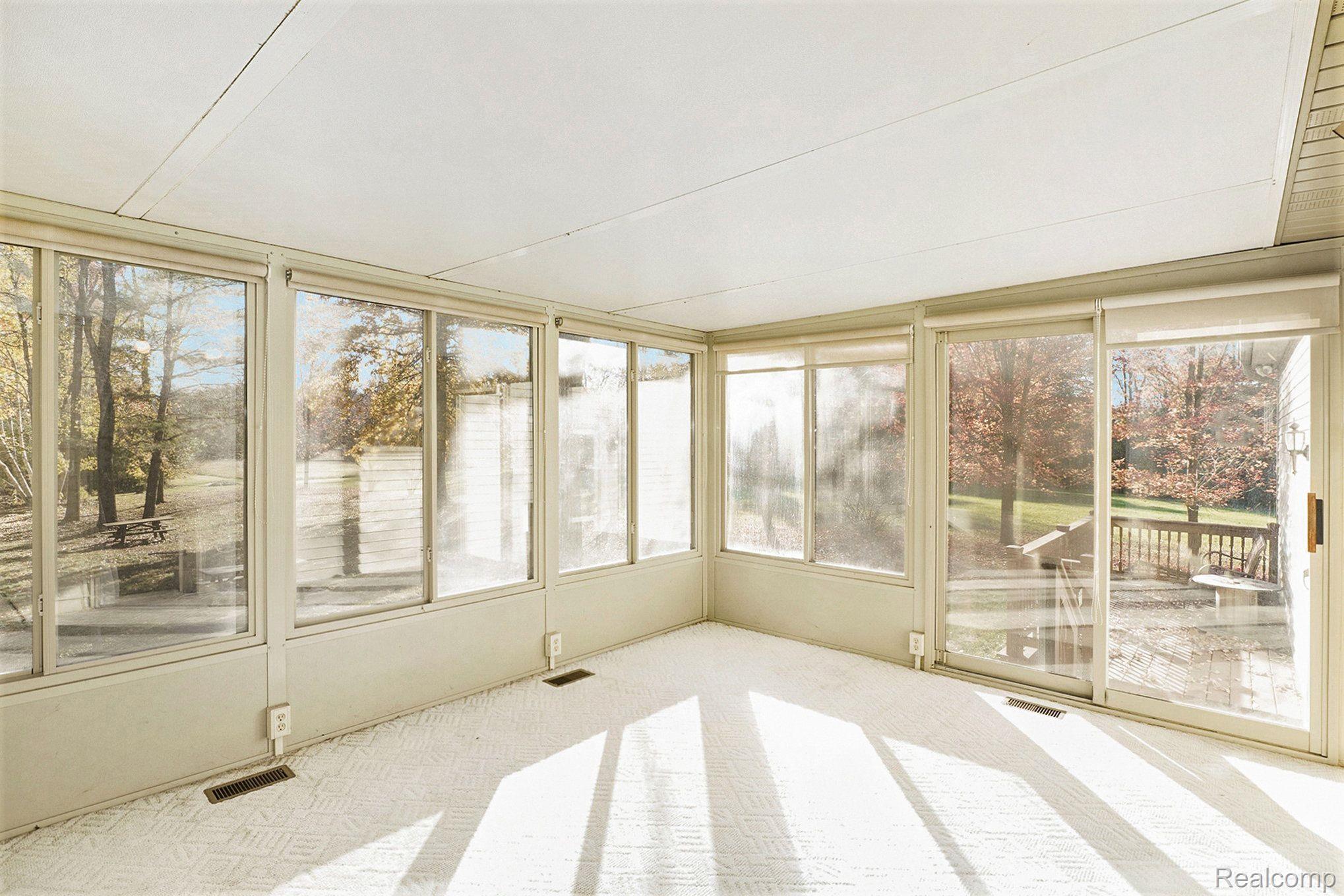 6464 Davison Road Burton, MI 48509 - Photo 12 of 32
